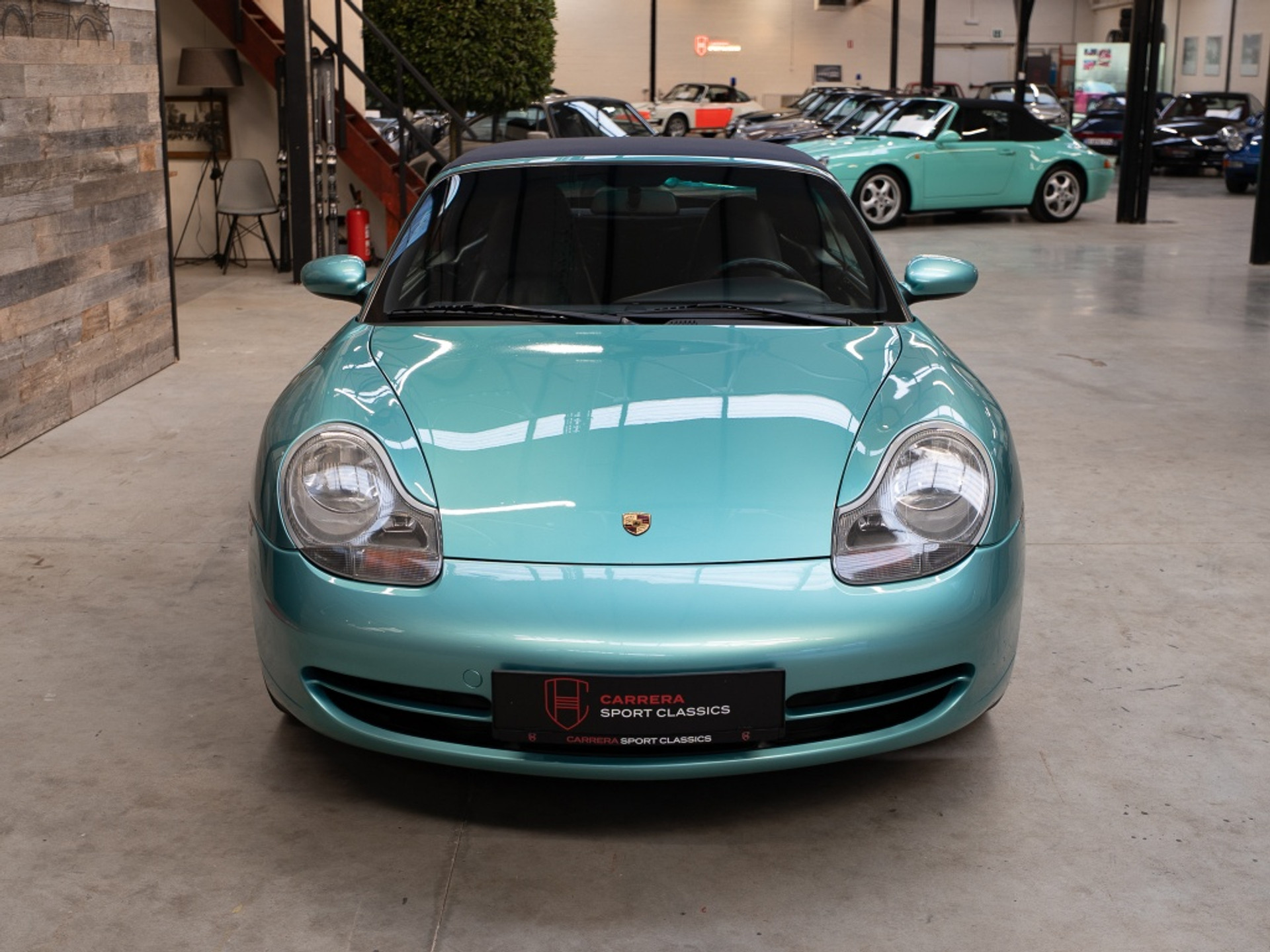 42823807-17.jpg