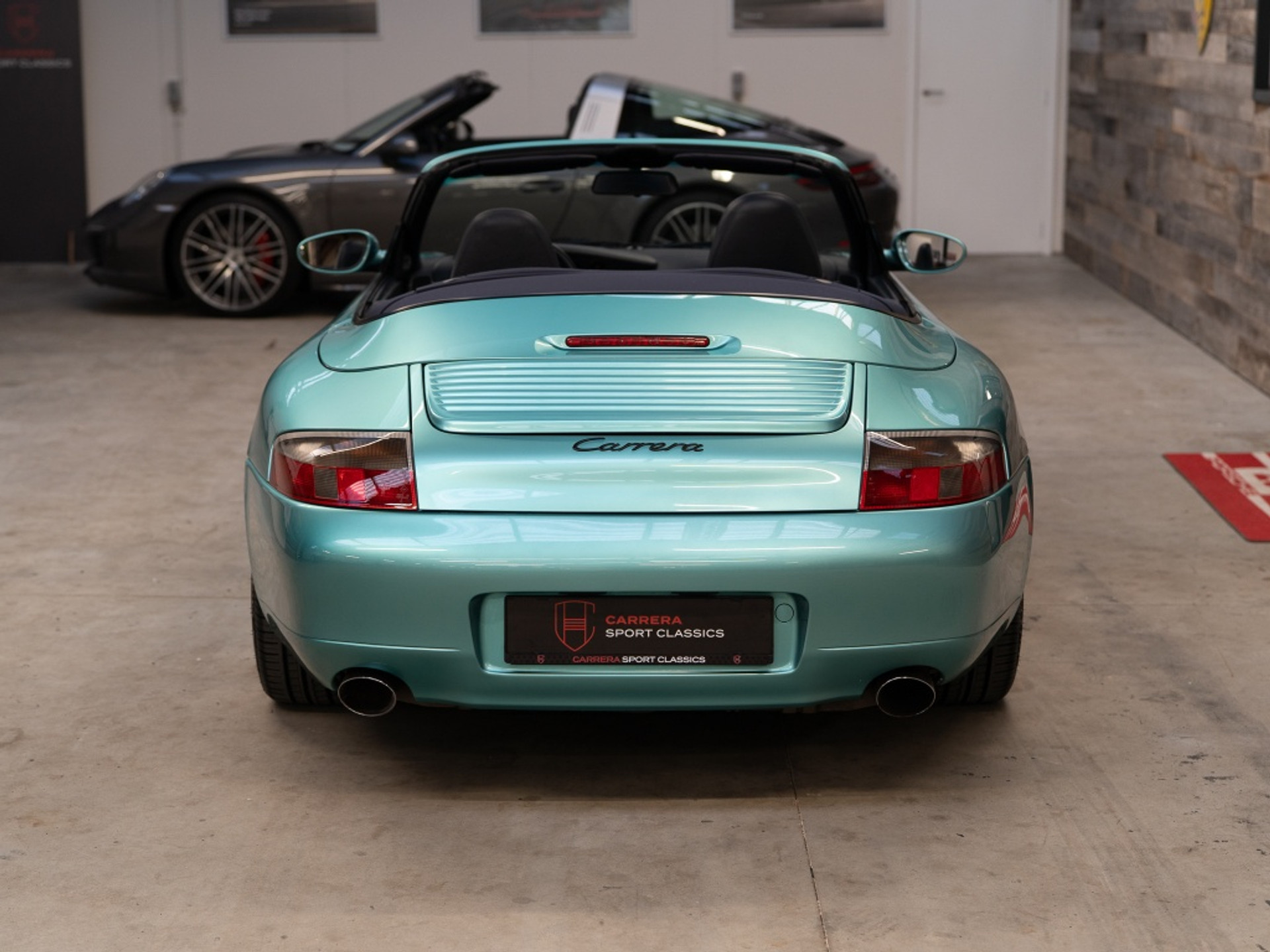 42823807-7.jpg