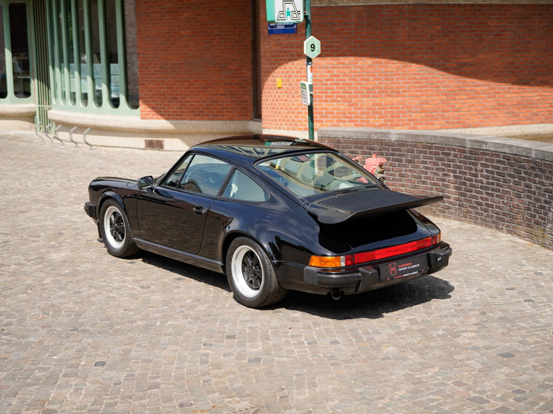 42840811-2.jpg