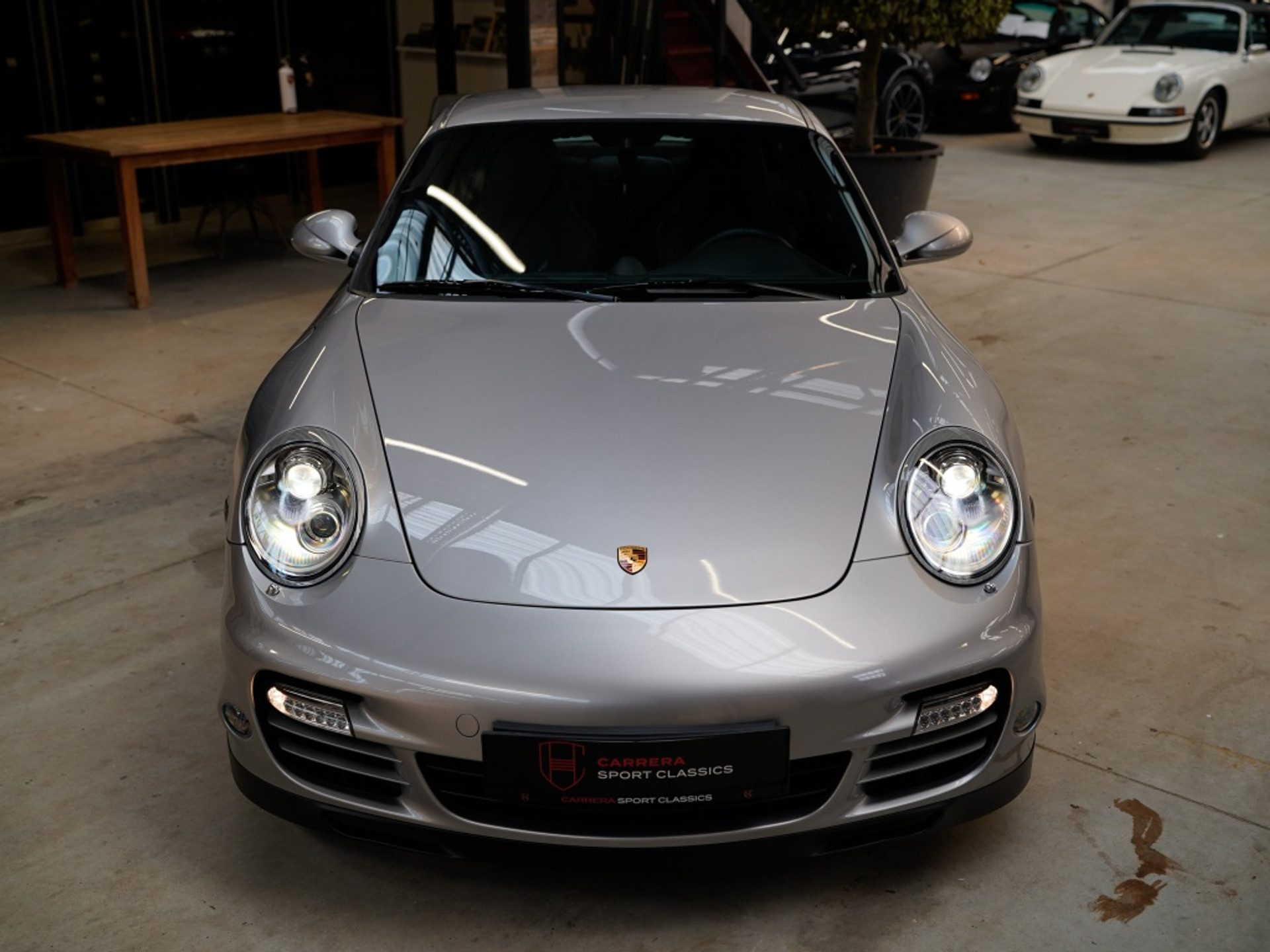 43943607-6.jpg