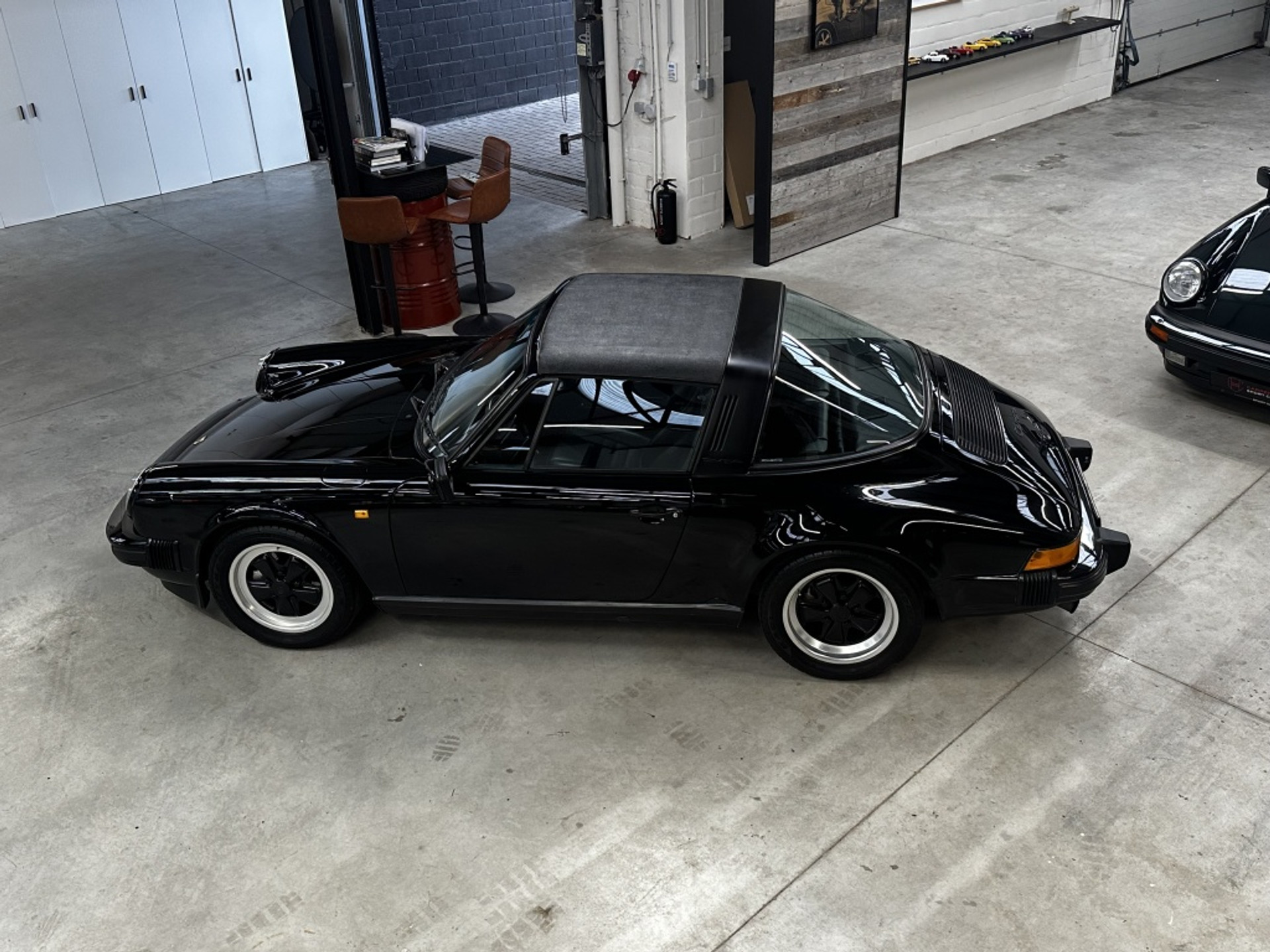 48076830-1.jpg