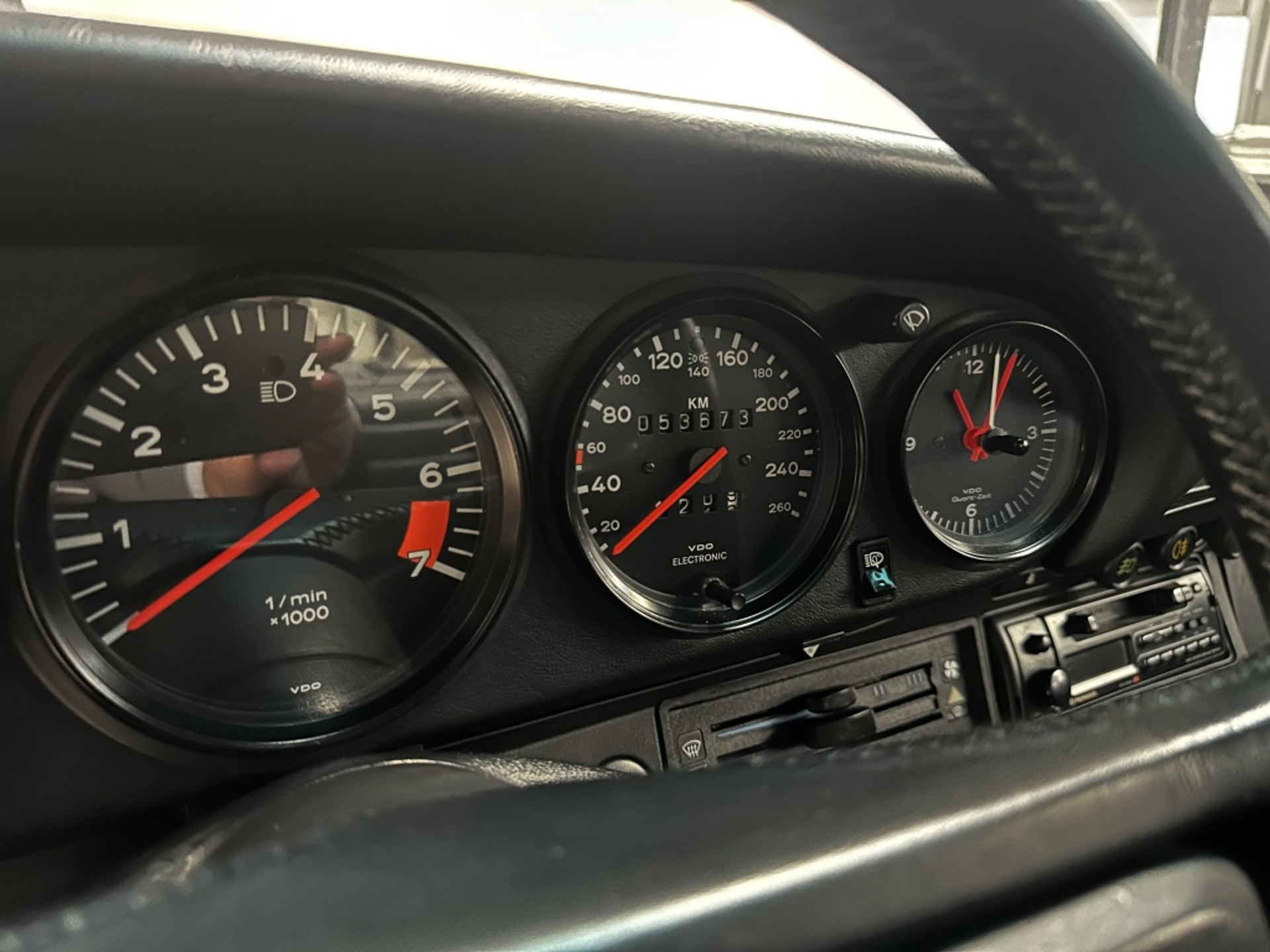 48076830-10.jpg