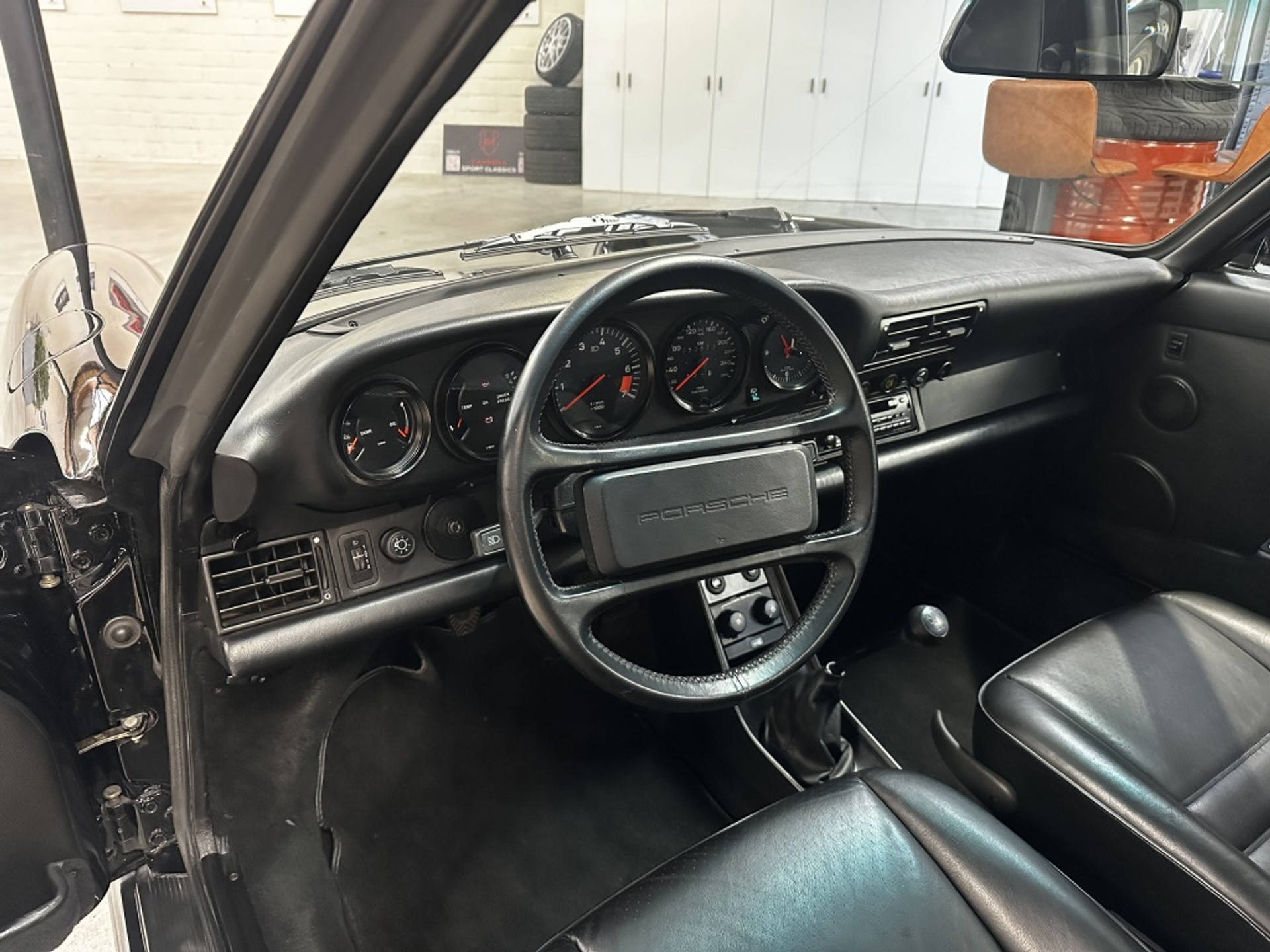 48076830-11.jpg