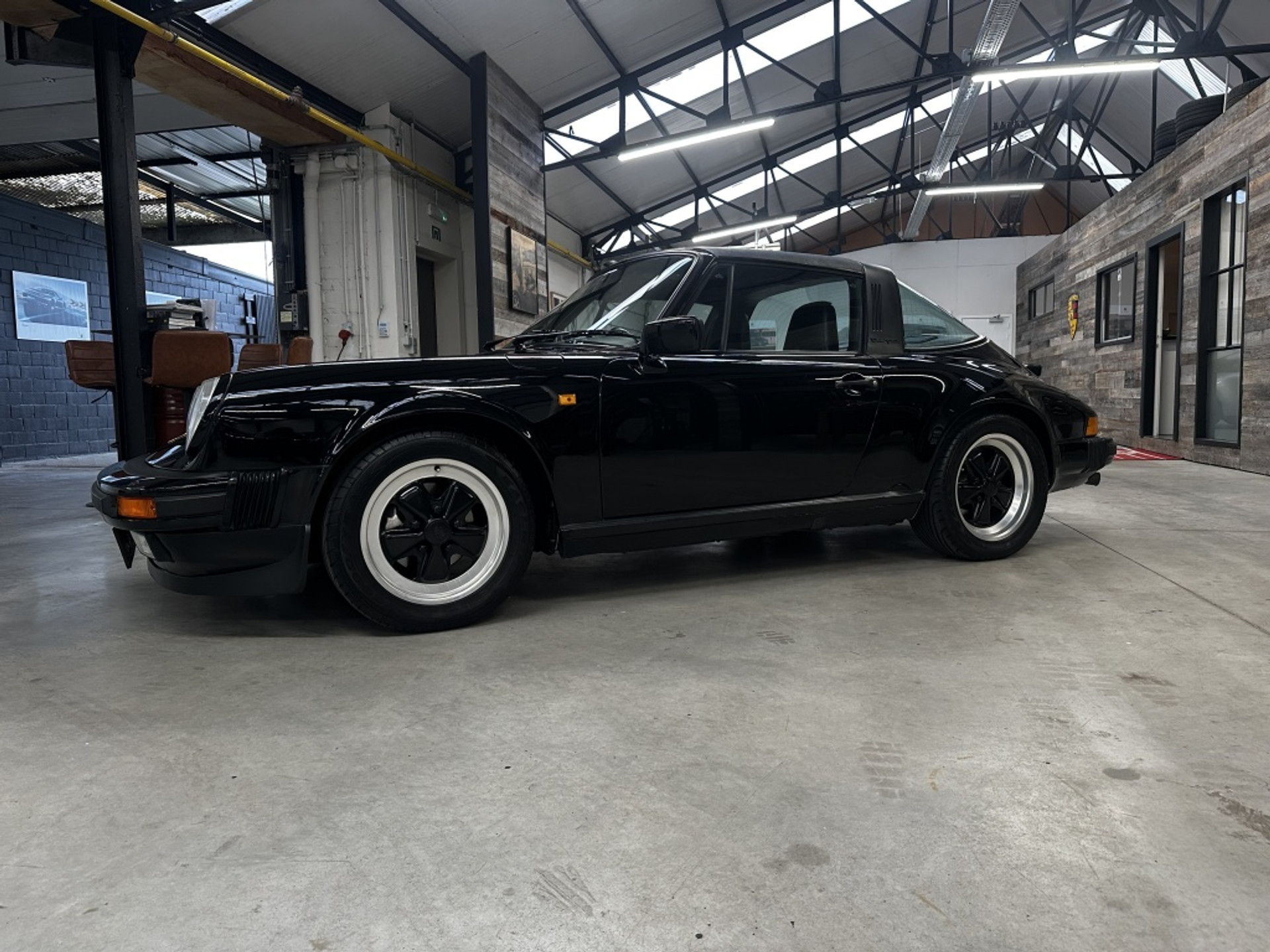 48076830-14.jpg